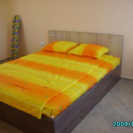 Apartments Sea Sounds Поморие Экстерьер фото