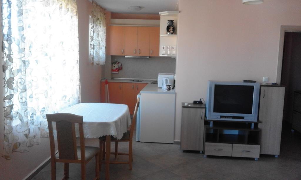 Apartments Sea Sounds Поморие Экстерьер фото