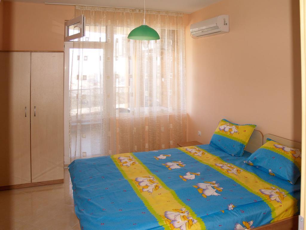 Apartments Sea Sounds Поморие Экстерьер фото